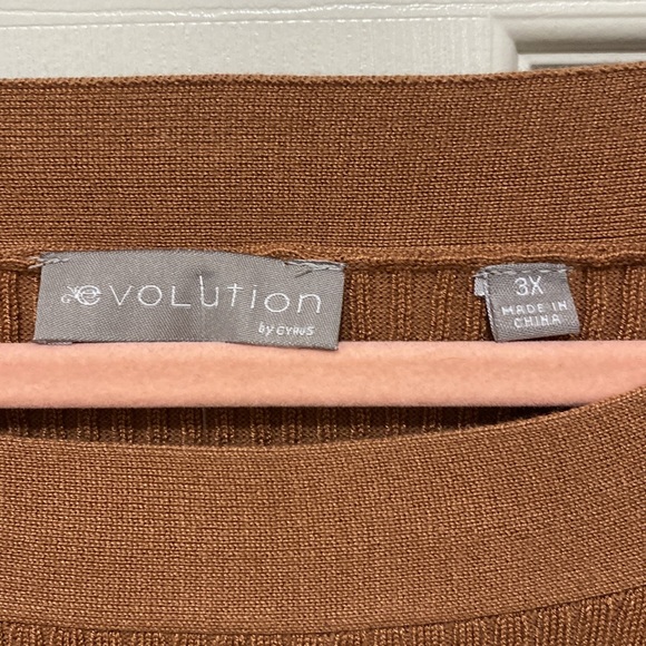 Quinley Plus Size Fitted pull over - Picture 6 of 9